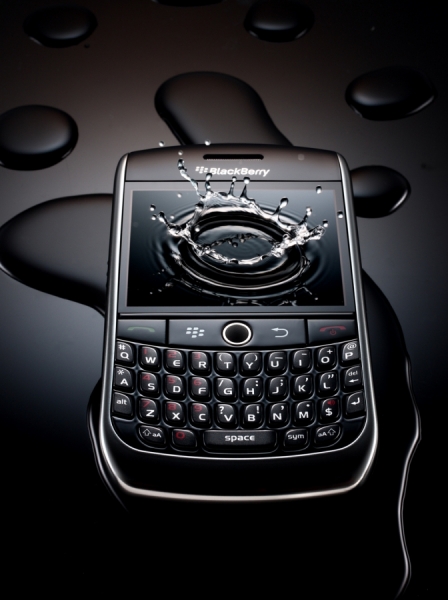 Photograph Barry Makariou Phone Making A Splash on One Eyeland